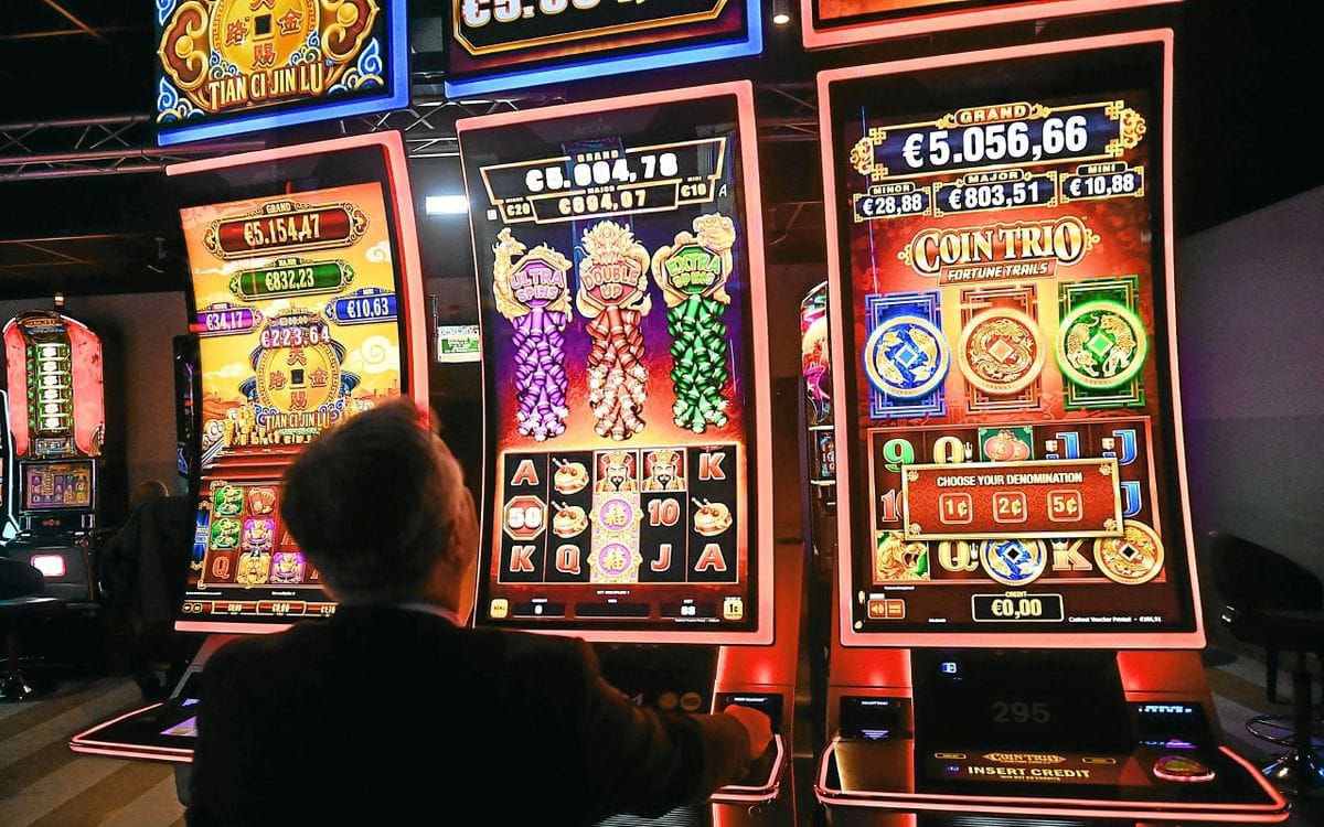 “When they start hitting the machine…”: What casinos and tobacconists are putting in place to combat gambling addiction.