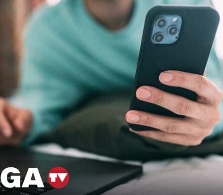 How much does the gaming industry contribute to the Portuguese economy?