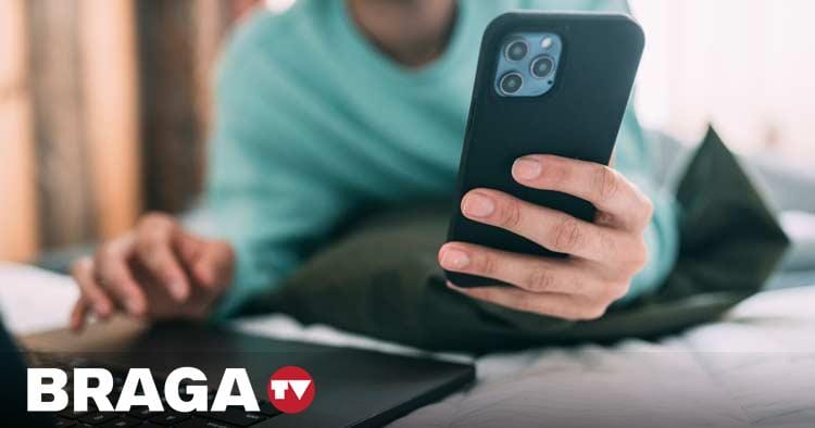 How much does the gaming industry contribute to the Portuguese economy?