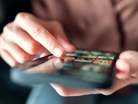 Online Gaming Drives Digital Revenue Growth in Spain